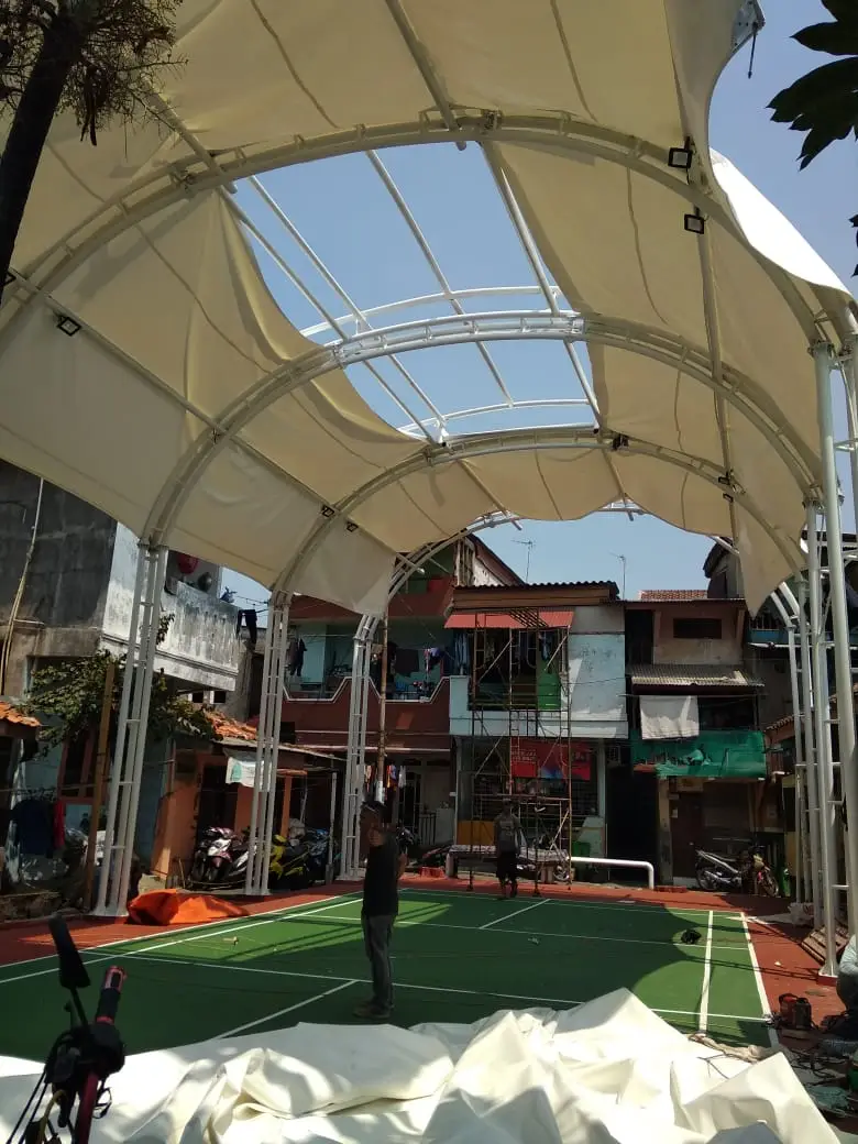 Kanopi membrane Dickson untuk lapangan bulu tangkis di Tambora